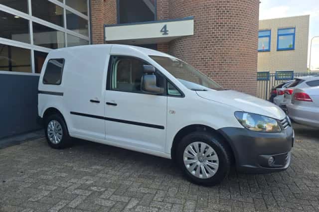 Volkswagen Caddy (2015) thumbnail 3