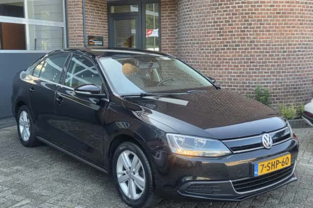 Volkswagen Jetta (2013) thumbnail 1