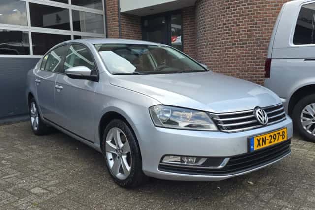 Volkswagen Passat (2011) thumbnail 1