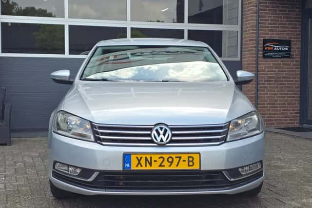 Volkswagen Passat (2011) thumbnail 6