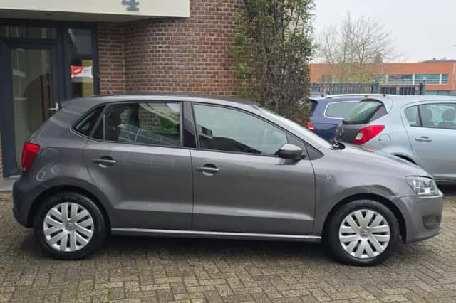 Volkswagen Polo (2011) thumbnail 3
