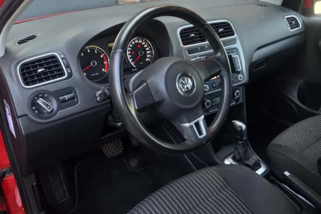 Volkswagen Polo (2010) thumbnail 2
