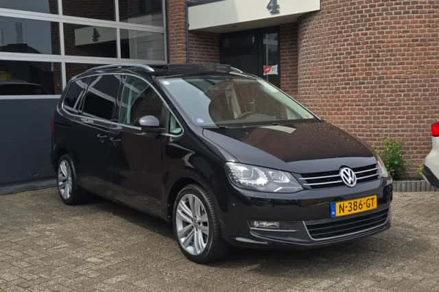 Volkswagen Sharan (2013) thumbnail 1