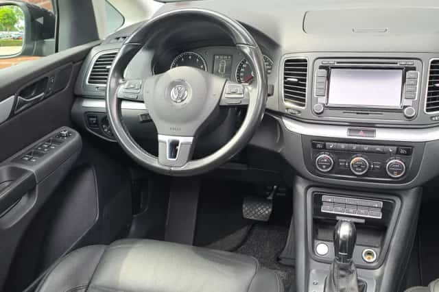 Volkswagen Sharan (2013) thumbnail 2