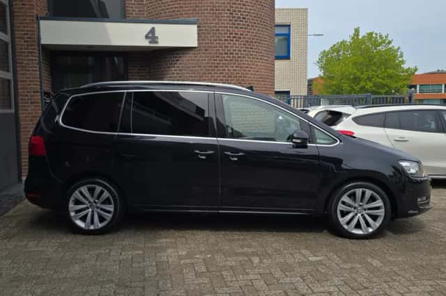 Volkswagen Sharan (2013) thumbnail 3