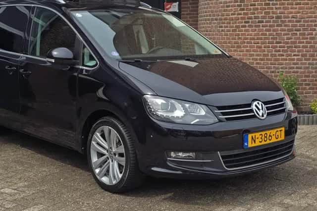 Volkswagen Sharan (2013) thumbnail 4
