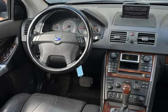 Volvo XC90 (2004) thumbnail 2