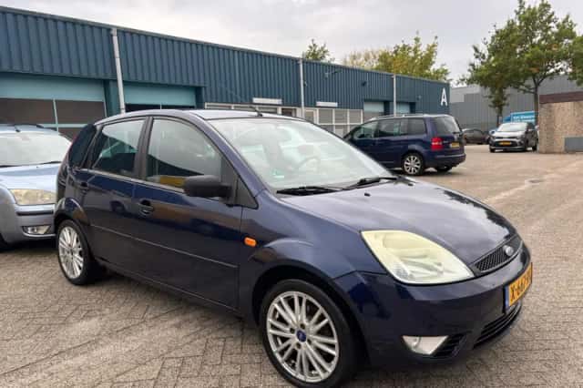 Ford Fiesta (2004) thumbnail 5