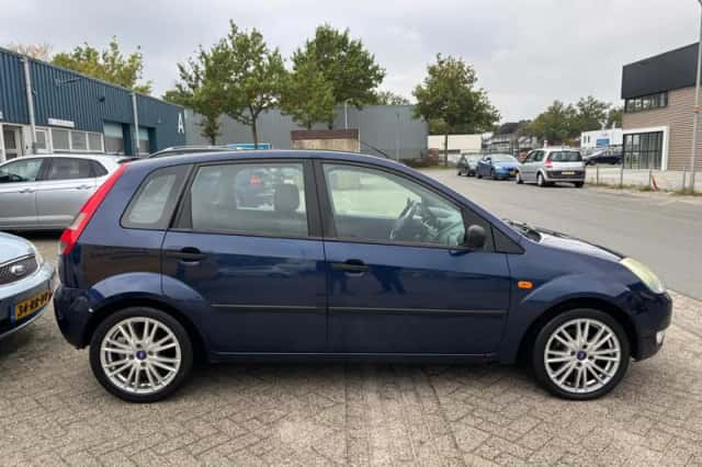 Ford Fiesta (2004) thumbnail 6