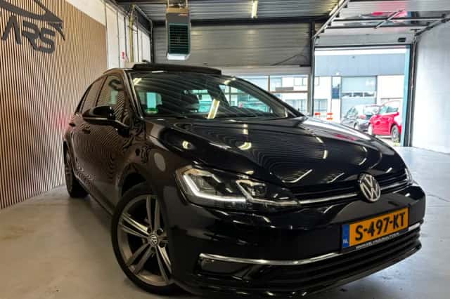 Volkswagen Golf (2017) thumbnail 2