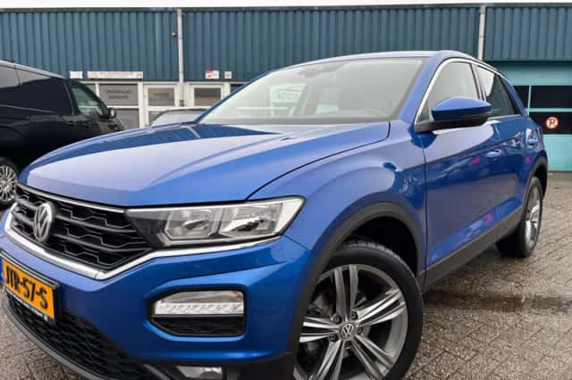 Volkswagen T-Roc (2018) thumbnail 2
