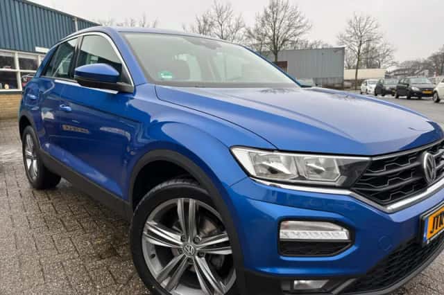 Volkswagen T-Roc (2018) thumbnail 3