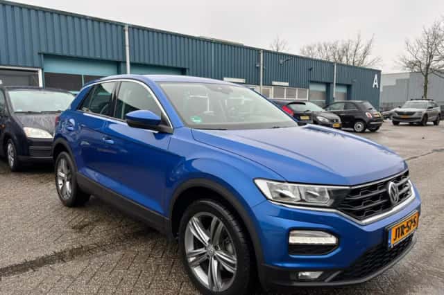 Volkswagen T-Roc (2018) thumbnail 6