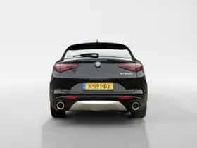 Alfa Romeo Stelvio (2018) thumbnail 7