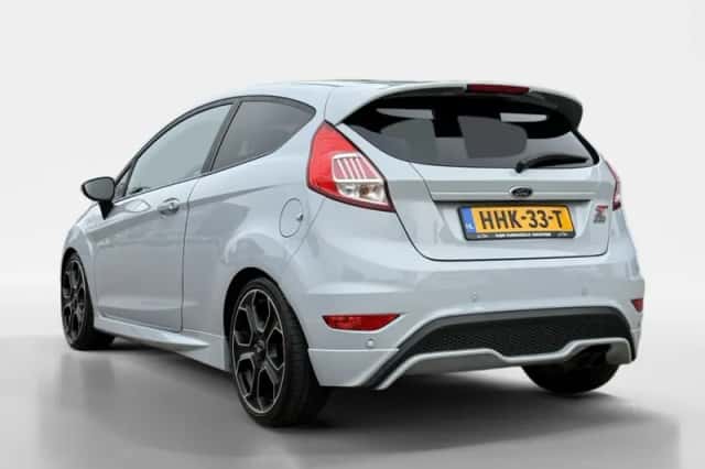 Ford Fiesta (2016) thumbnail 3