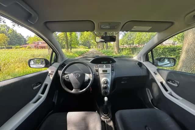 Toyota Yaris (2008) thumbnail 3