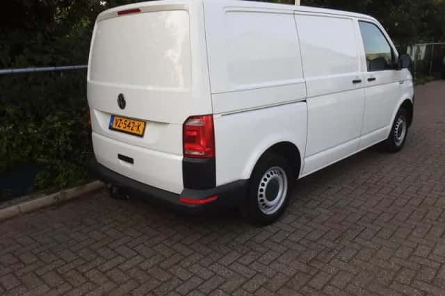 Volkswagen Transporter (2016) thumbnail 2