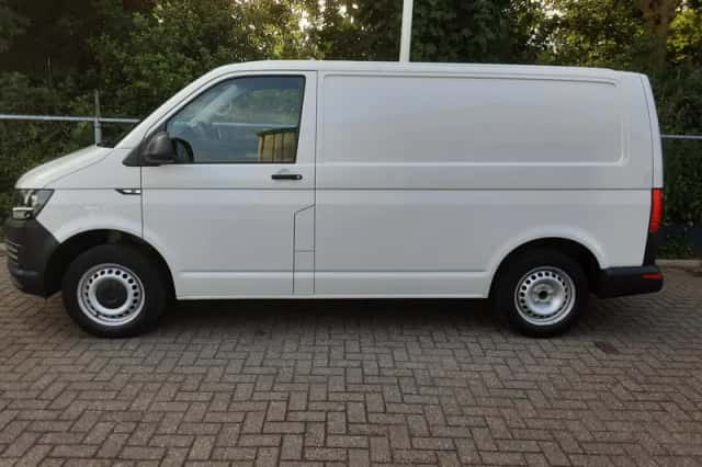 Volkswagen Transporter (2016) thumbnail 3