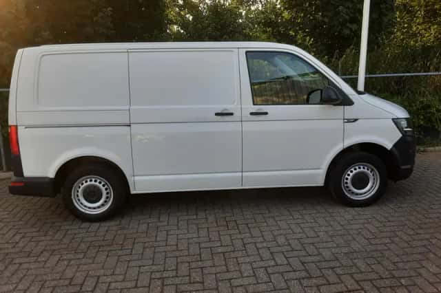 Volkswagen Transporter (2016) thumbnail 4