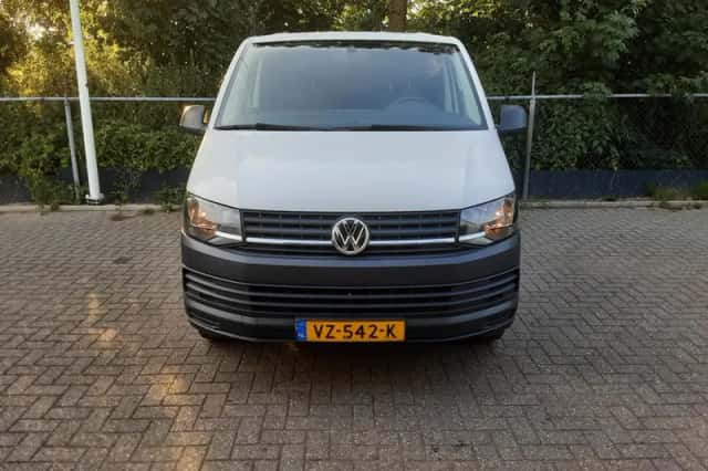 Volkswagen Transporter (2016) thumbnail 5