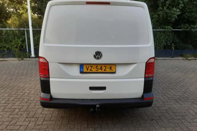 Volkswagen Transporter (2016) thumbnail 6