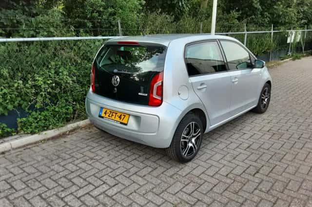 Volkswagen Up! (2015) thumbnail 2