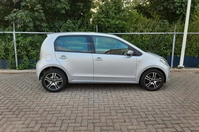 Volkswagen Up! (2015) thumbnail 4