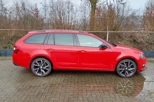 Škoda Octavia (2019) thumbnail 4