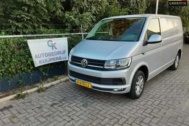 Volkswagen Transporter (2018) thumbnail 1