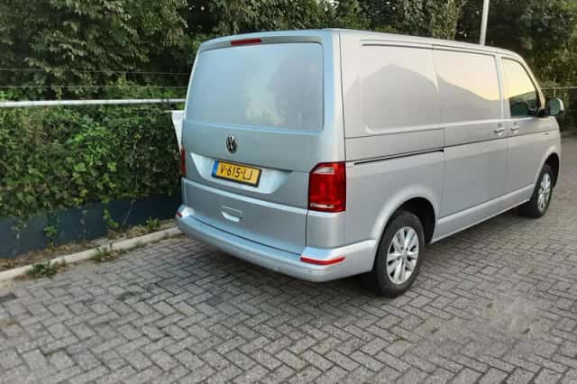 Volkswagen Transporter (2018) thumbnail 2