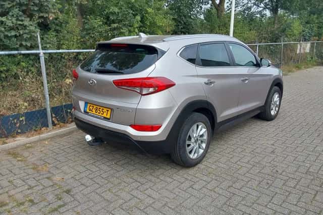 Hyundai Tucson (2015) thumbnail 2