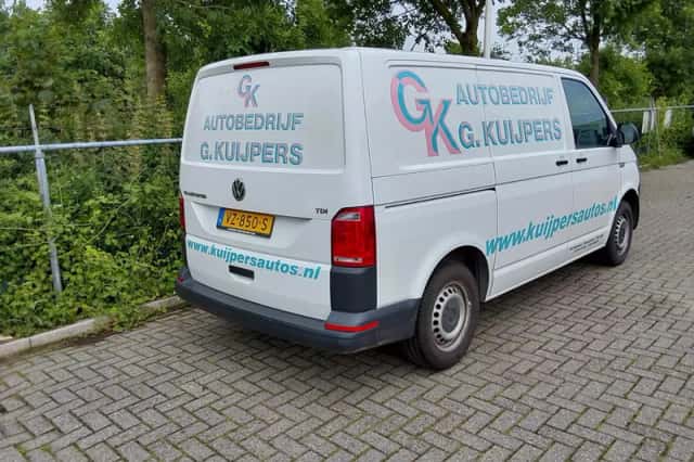 Volkswagen Transporter (2016) thumbnail 2