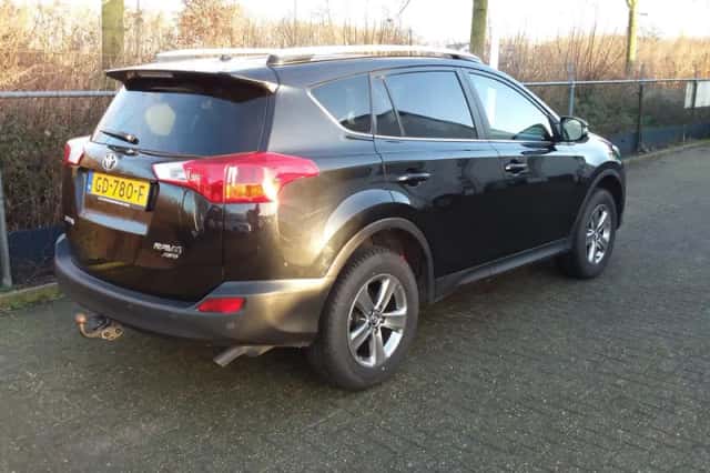 Toyota RAV4 (2015) thumbnail 2