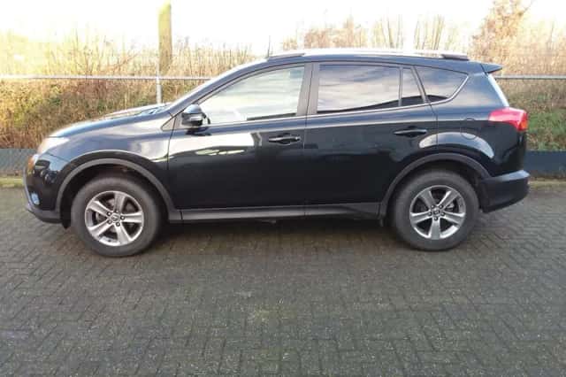Toyota RAV4 (2015) thumbnail 3