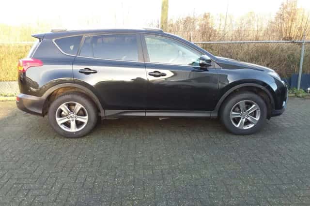 Toyota RAV4 (2015) thumbnail 4