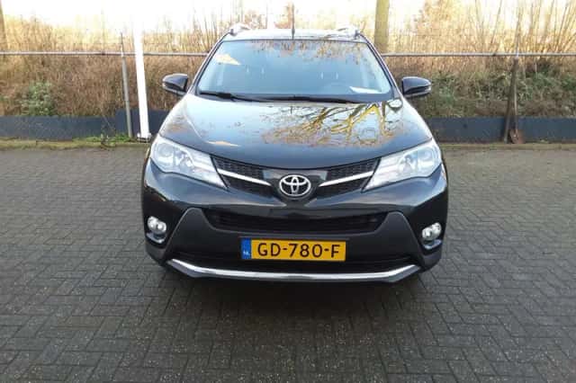 Toyota RAV4 (2015) thumbnail 5