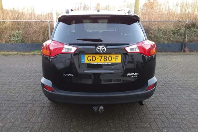 Toyota RAV4 (2015) thumbnail 6