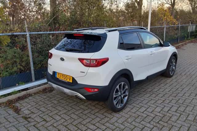 Kia Stonic (2018) thumbnail 2