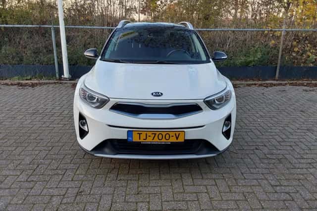 Kia Stonic (2018) thumbnail 5