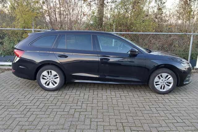 Škoda Octavia (2021) thumbnail 4