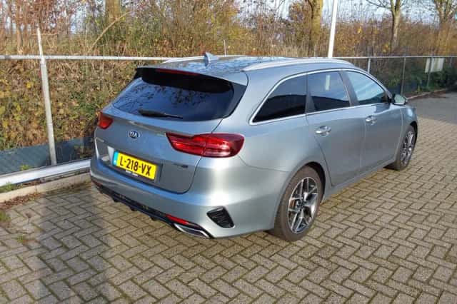 Kia Ceed Sportswagon (2021) thumbnail 2