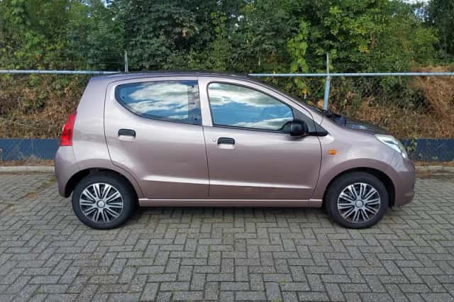 Suzuki Alto (2011) thumbnail 4