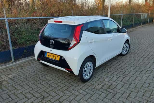 Toyota Aygo (2021) thumbnail 2