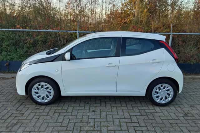 Toyota Aygo (2021) thumbnail 3