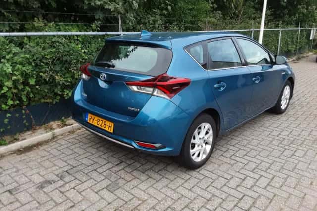 Toyota Auris (2018) thumbnail 2