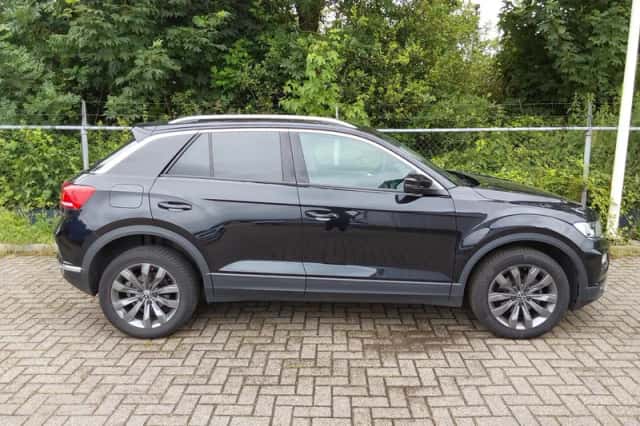 Volkswagen T-Roc (2022) thumbnail 4
