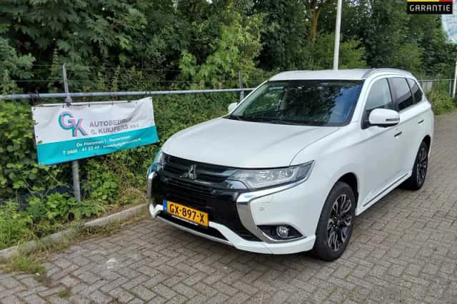 Mitsubishi Outlander (2015) thumbnail 1