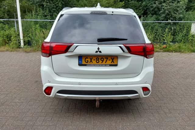 Mitsubishi Outlander (2015) thumbnail 6