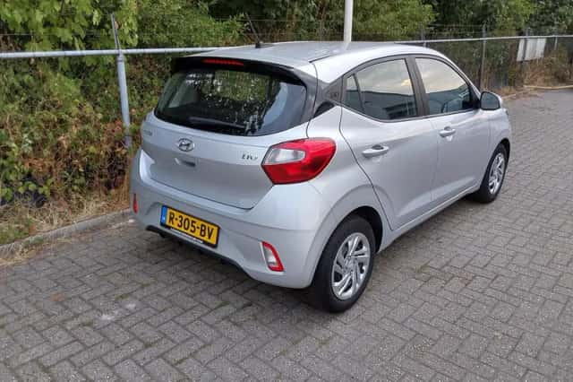 Hyundai i10 (2022) thumbnail 2