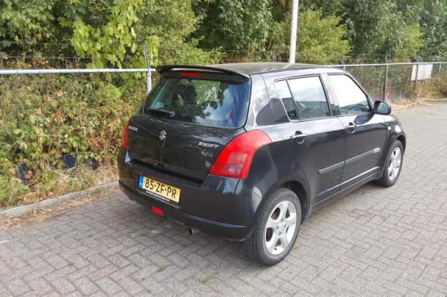 Suzuki Swift (2008) thumbnail 2